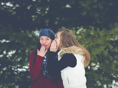 45 frases para amigas falsas que desmascaram as que merecem