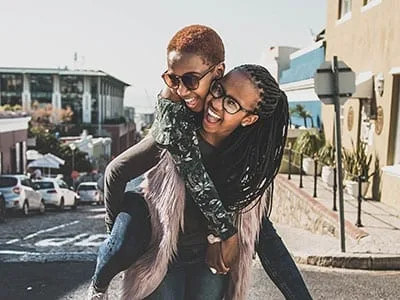 62 legendas para foto com prima para mostrar o amor e parceria de vocês