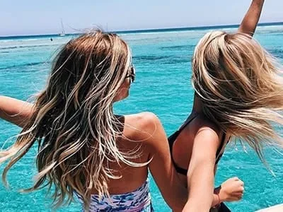 58 legendas para foto na praia que vão dar um up nas suas fotos de verão