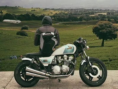 40 frases de moto para quem ama levar a vida sobre duas rodas