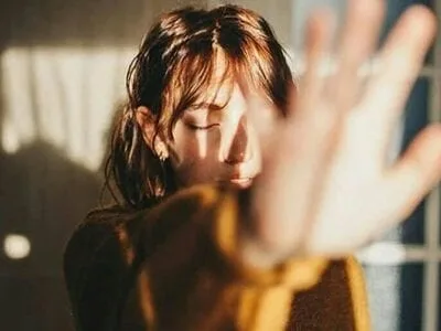 50 frases de desconfiança para quem está com o pé atrás