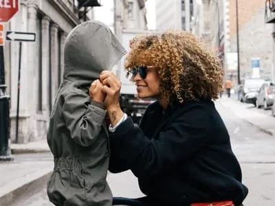 50 frases de mãe engraçadas ou emocionantes para homenagear sua rainha