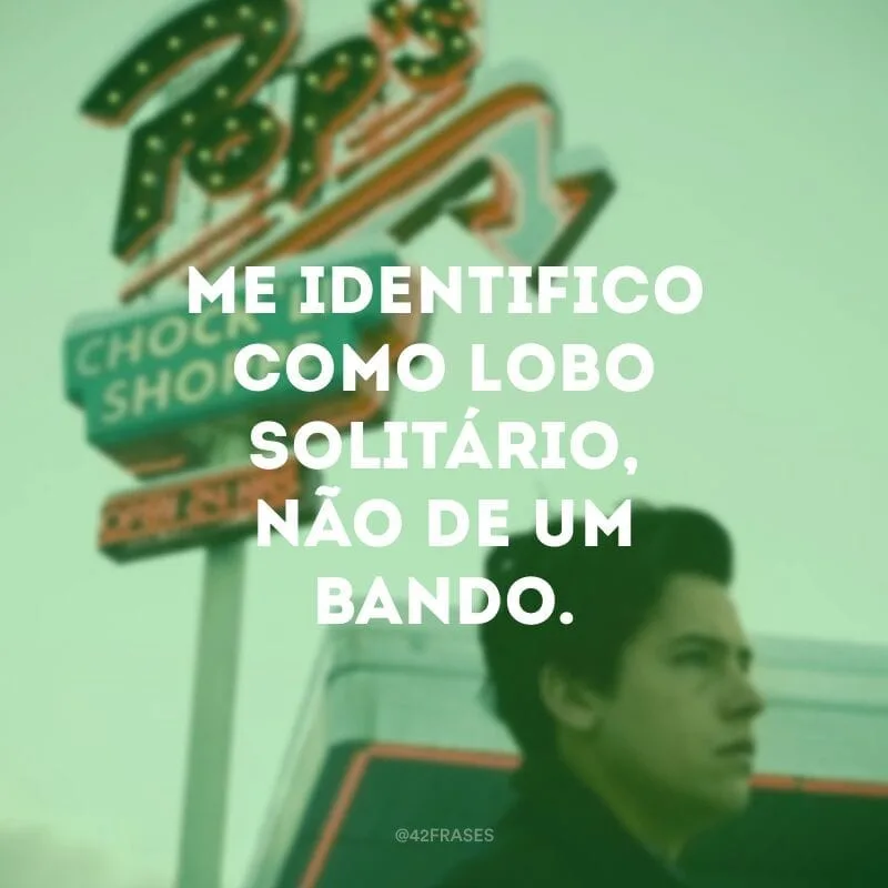 Me identifico como lobo solitário, não de um bando.