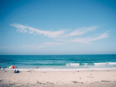 50 frases de praia para quem ama botar o pé na areia