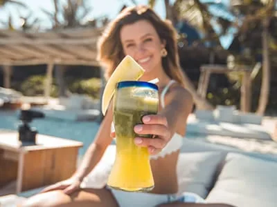 40 frases de bebida para quem adora se deliciar com uns bons drinks