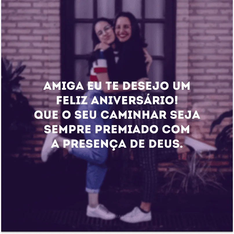 Amiga eu te desejo um feliz aniversário! Que o seu caminhar seja sempre premiado com a presença de Deus.