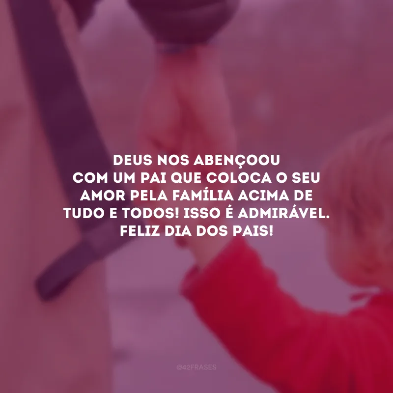 Deus nos abençoou com um pai que coloca o seu amor pela família acima de tudo e todos! Isso é admirável. Feliz Dia dos Pais!


