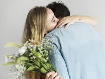 40 frases de aniversário para namorada que vão deixar o dia dela especial