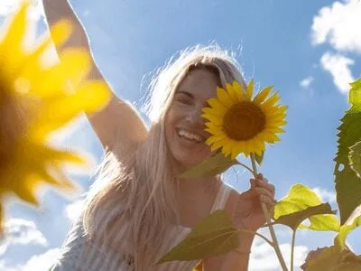 40 frases de girassol para te inspirar a sempre seguir a luz