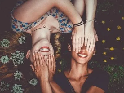 50 frases de menina que irão exaltar a força e a capacidade feminina