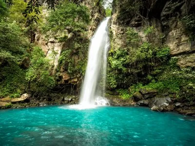 30 frases de cachoeira para se jogar de corpo e alma