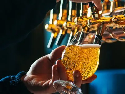 40 frases de boteco para brindar a vida com os amigos