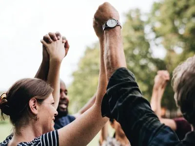 50 frases de Deus para amigos que permanecem ao seu lado sempre