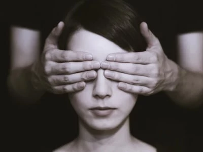 40 frases sobre ignorância que te farão refletir sobre mentes fechadas