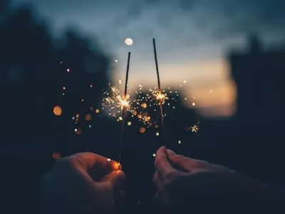 40 frases de brilho cheias de luz e alegria para iluminar o seu dia