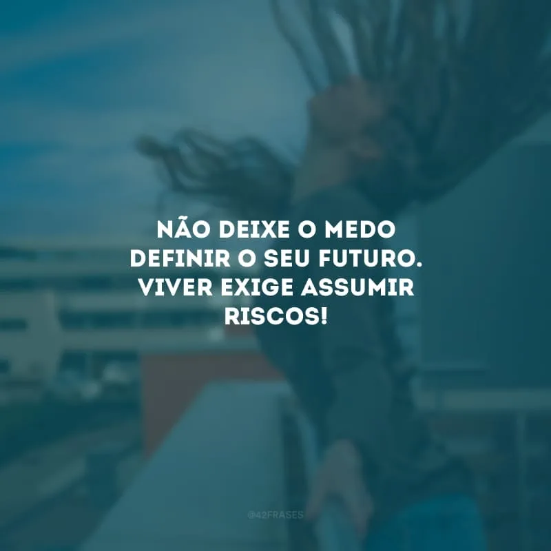 Enquanto a vida passa, você está preso na zona de conforto, perdendo belas oportunidades. Não deixe o medo definir o seu futuro. Viver exige assumir riscos!