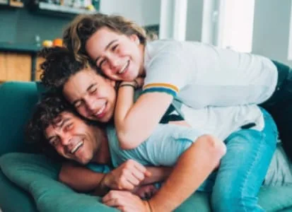 30 frases engraçadas de irmãos para dar boas risadas