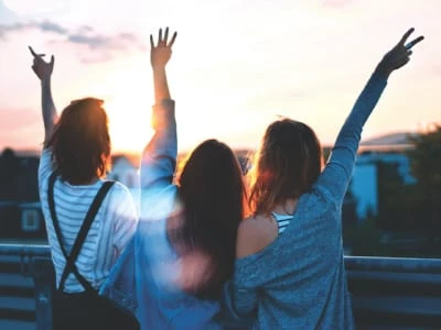 45 frases de autoestima para amigos que demonstram empatia