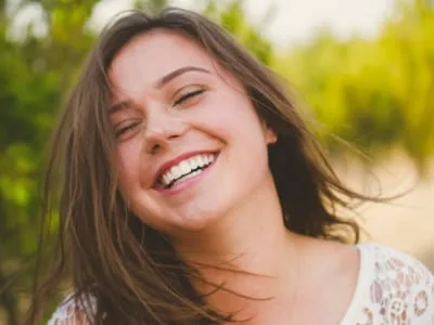 50 frases de sorriso no rosto para manter a alegria no cotidiano