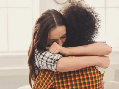50 frases de saudades de amiga que faz muita falta na sua rotina