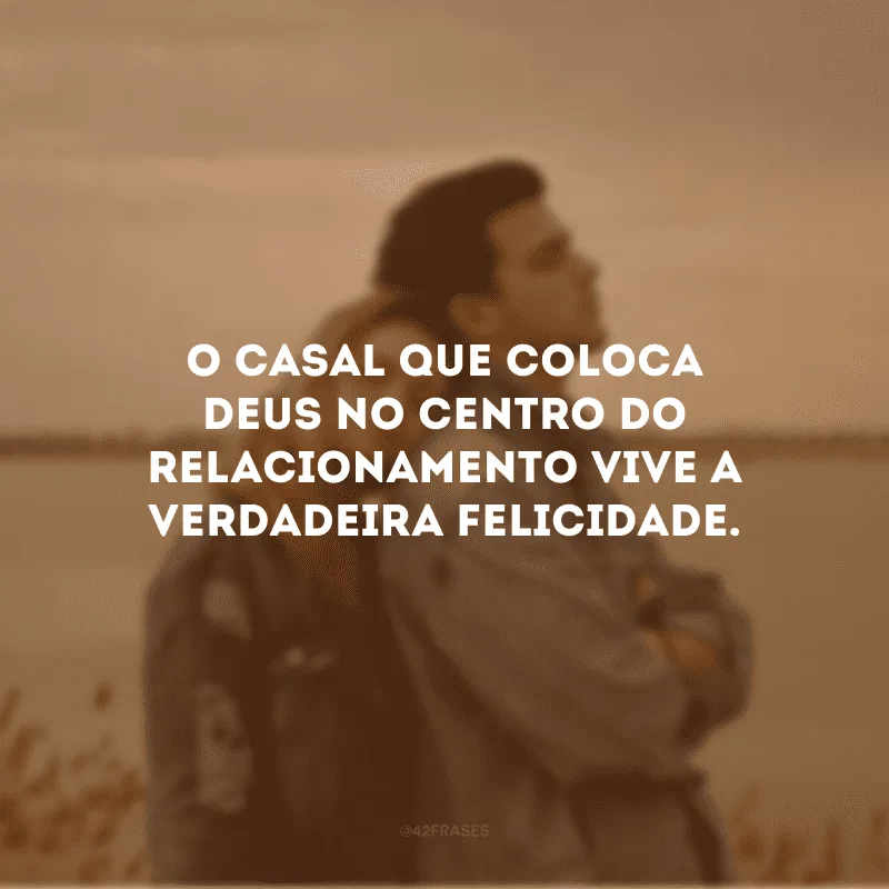 O casal que coloca Deus no centro do relacionamento vive a verdadeira felicidade.
