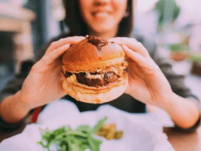 30 frases de lanches para quem ama aqueles bem recheados