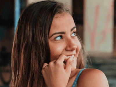 35 frases de menina mulher que embelezam ainda mais essa fase da vida