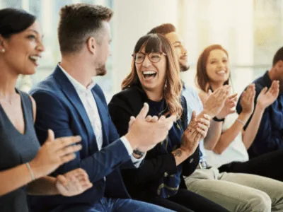 40 frases de parabéns para equipe que valorizam união e determinação