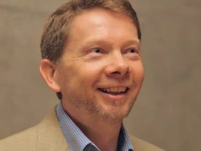 30 frases de Eckhart Tolle para refletir sobre as transformações da vida