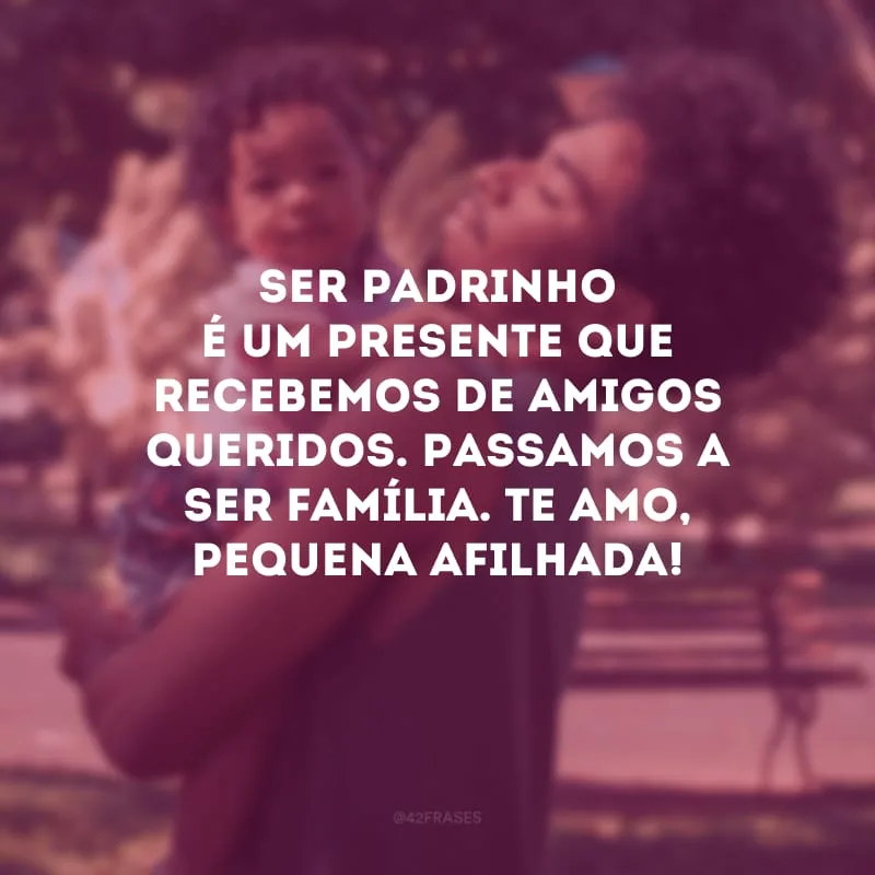 Ser padrinho é um presente que recebemos de amigos queridos. Passamos a ser família. Te amo, pequena afilhada!