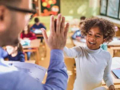 50 frases de elogios para alunos que incentivam a continuarem estudando