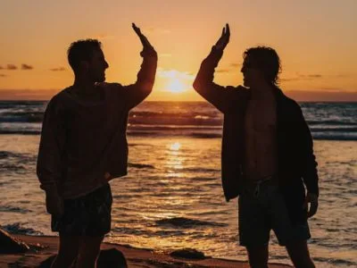 55 frases de momentos felizes na praia para trazer memórias do mar