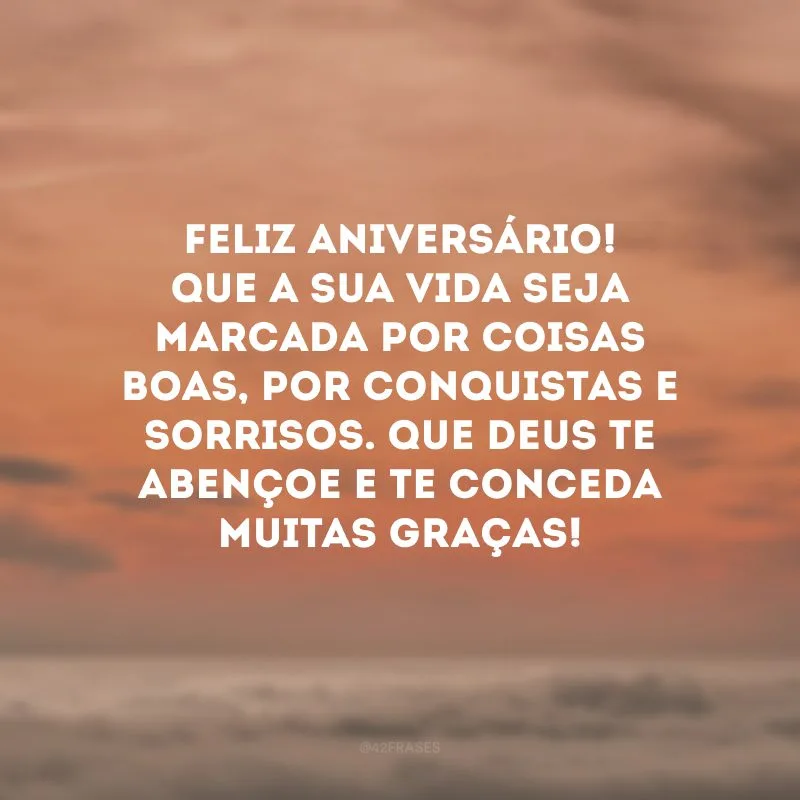 Feliz aniversário! Que a sua vida seja marcada por coisas boas, por conquistas e sorrisos. Que Deus te abençoe e te conceda muitas graças! 
