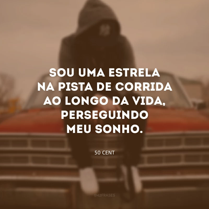Sou uma estrela na pista de corrida ao longo da vida, perseguindo meu sonho. 