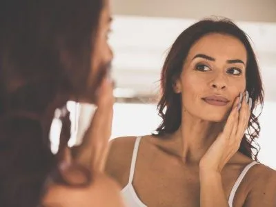 40 frases de beleza natural que valorizam as suas características