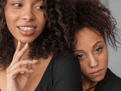 45 frases de indiretas para amiga falsa fazendo uma limpa nas relações