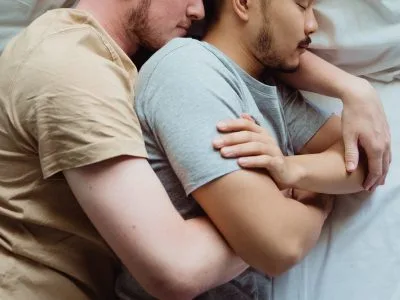 40 frases de dormir de conchinha para curtir com a pessoa amada