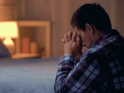 30 frases de oração da noite para dormir com a graça de Deus