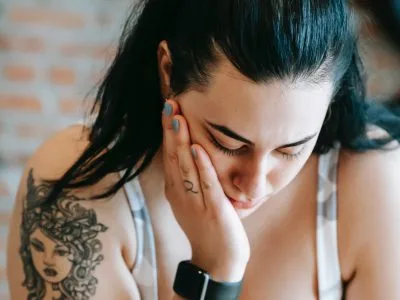 40 frases de reflexão sobre solidão que expressam o peso do abandono