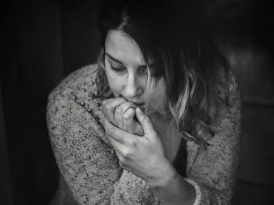 55 frases sobre se sentir sozinha para quem está perdido na solidão