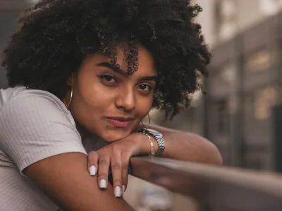 60 frases de mulher para foto que carrega toda a graça feminina