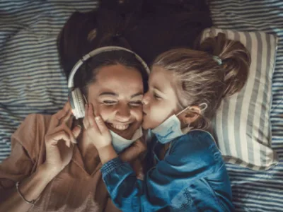 35 frases de músicas de mãe para filha que traduzem esse amor