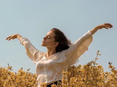 20 frases de poemas sobre liberdade para viver intensamente sem amarra