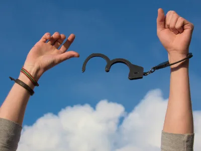 25 frases de versículos de libertação para quem precisa de forças de Deus