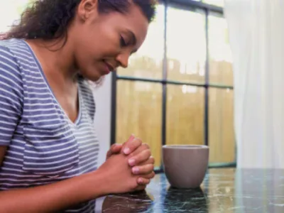 35 frases de oração da tarde para que Deus abençoe o resto do seu dia