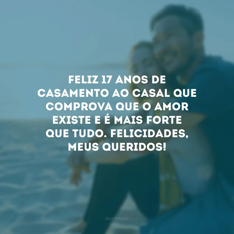 Feliz 17 anos de casamento ao casal que comprova que o amor existe e é mais forte que tudo. Felicidades, meus queridos!