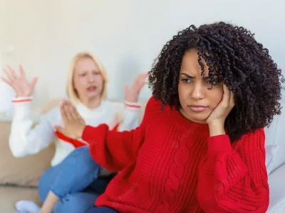 50 frases de indiretas para pessoas intrometidas que precisam se tocar