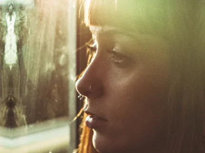 30 frases de olhar triste para refletir sobre as marcas da angústia