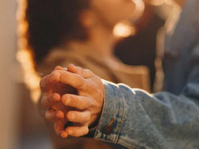130 legendas para foto de casal totalmente apaixonantes