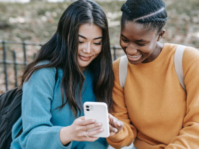 Me conte uma piada: 60 frases de piadas do Google para rir muito